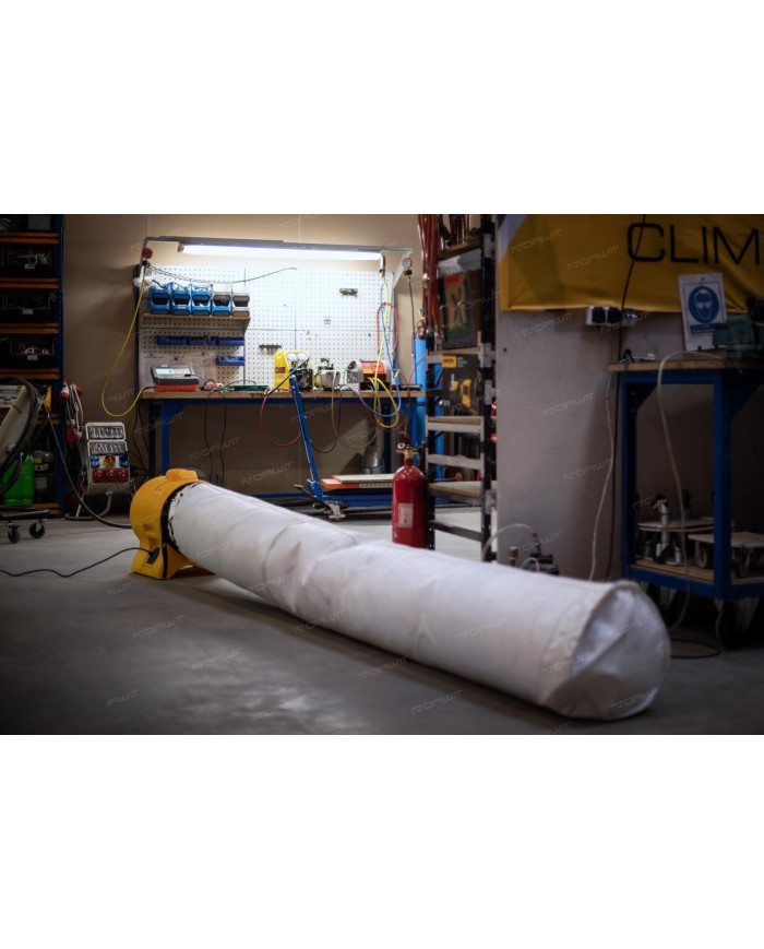 Dmuchawa Tworzywo Master BL 6800 Master Heaters - Dane techniczne:  Przepływ powietrza [ m³/h ]: 3900 Zasilanie [ V/Hz ]: 220-24