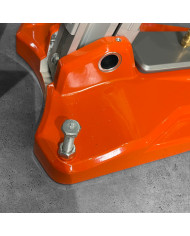 Kompletna wiertnica HUSQVARNA DMS 240 Husqvarna Construction - Dane techniczne:  Ciężar: 20.4 kg Napięcie: 220-240 V Moc znam.: 