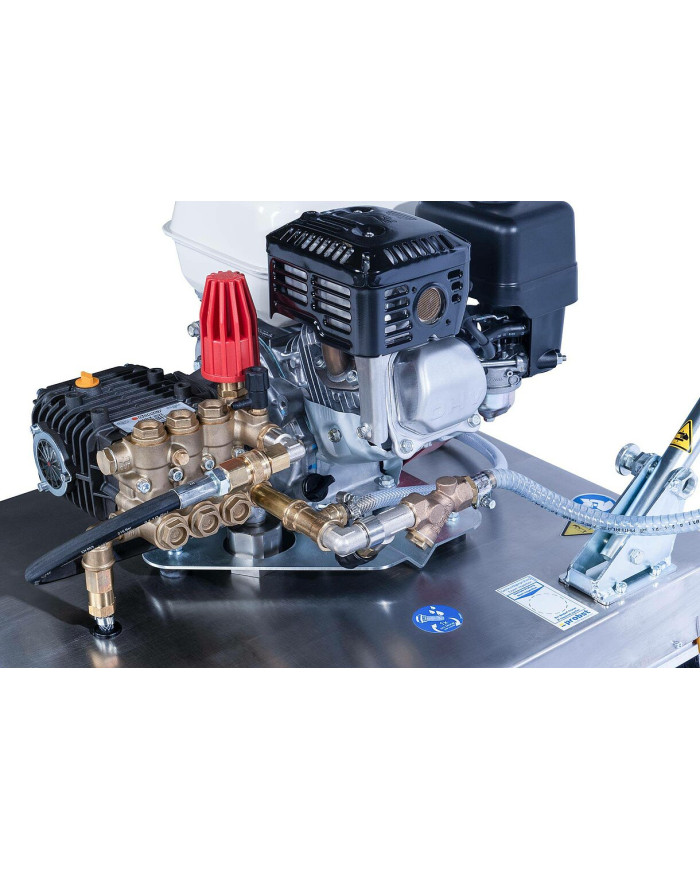 Myjka do kostki brukowej Probst EASYCLEAN EC-60 Probst - Dane techniczne:Ciezar: 53 kgSzerokosc robocza: 600 mmMoc silnika: 4 kw