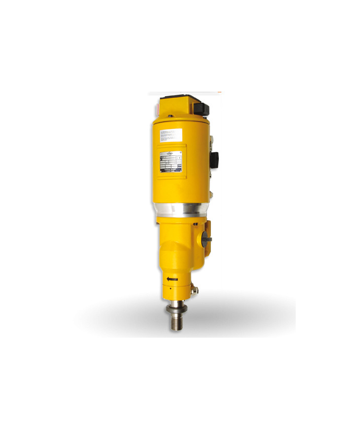 Silnik do wiertnicy Cedima DK-52 Cedima - Dane techniczne:Srednica wiercen: 01-500 mmCiezar: 22.5 kgNapiecie: 230 vMoc silnika: 