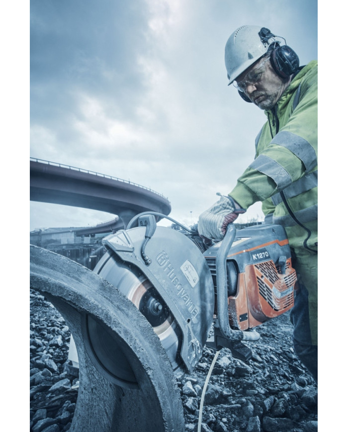 Ručný rezací stroj Husqvarna K 1270 s ochranou noža 350 mm Husqvarna Construction - Technické údaje:    Rozmery: 742 x 241 x 439 Ručný rezací stroj Husqvarna K 1270 s ochranou noža 350 mm Husqvarna Construction - Technické údaje:    Rozmery: 742 x 241 x 439