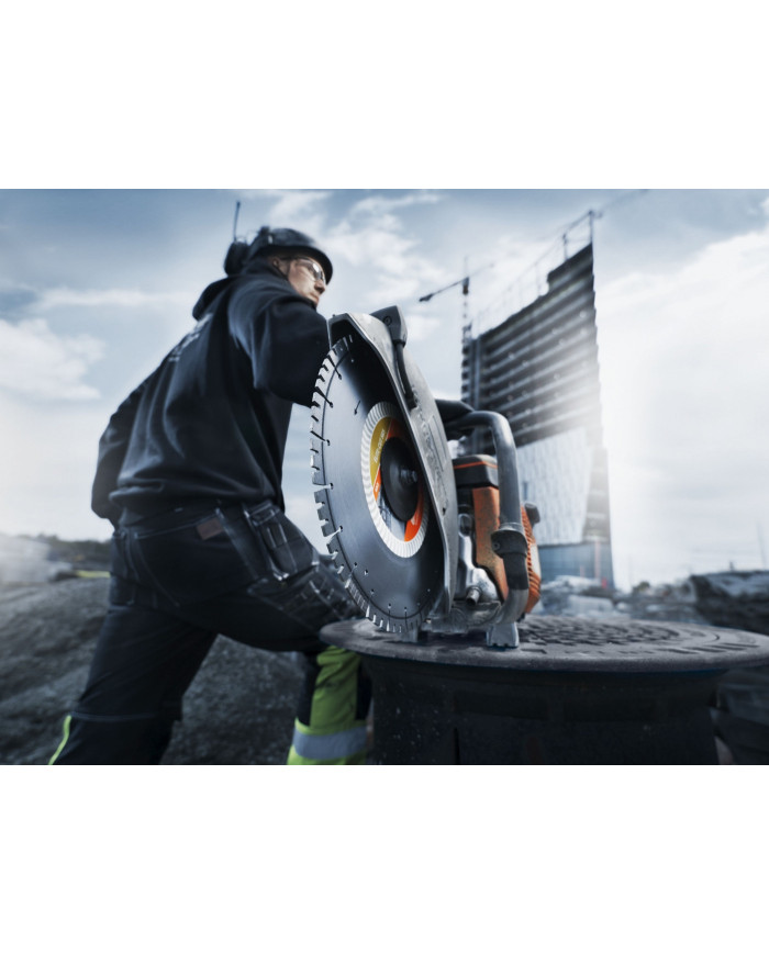 Ručný rezací stroj Husqvarna K 770 OilGuard 350 mm Husqvarna Construction - Technické údaje:    Rozmery: 605 x 225 x 415 mmNapät Ručný rezací stroj Husqvarna K 770 OilGuard 350 mm Husqvarna Construction - Technické údaje:    Rozmery: 605 x 225 x 415 mmNapät