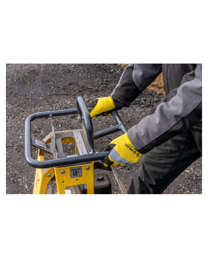 Zagęszczarka jednokierunkowa Bomag BR 95 Bomag - Dane techniczne:  Wymiary: 475 x 450 x 930 mm Częstotliwość: 90 Hz Paliwo: Benz