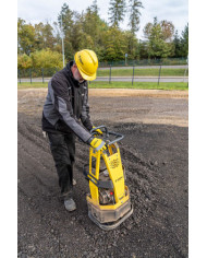 Zagęszczarka jednokierunkowa Bomag BR 95 Bomag - Dane techniczne:  Wymiary: 475 x 450 x 930 mm Częstotliwość: 90 Hz Paliwo: Benz