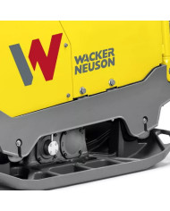 Zagęszczarka rewersyjna Wacker Neuson DPU 80 LEM670 Wacker Neuson - Dane techniczne:  Chłodzenie: Ciecz Ciężar: 756 kg Silnik: K