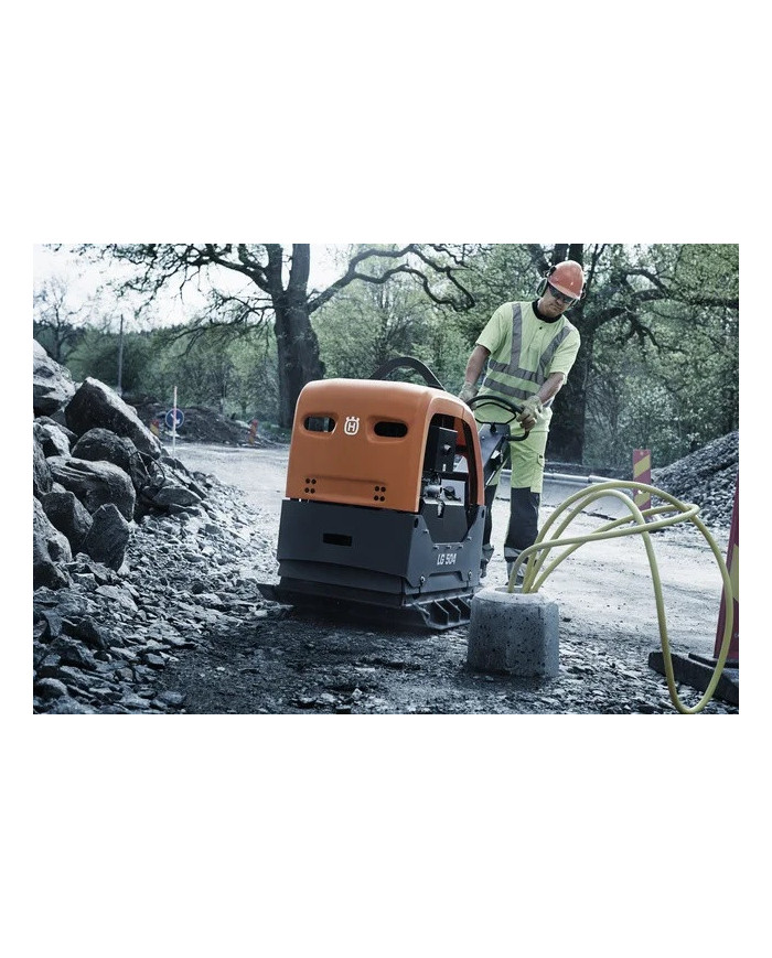 Husqvarna LG 504 Hatz EL 700mm reversible compactor Husqvarna Construction - Technické údaje:      Hmotnosť:499 kgMotor: 1D81ZVý Husqvarna LG 504 Hatz EL 700mm reversible compactor Husqvarna Construction - Technické údaje:      Hmotnosť:499 kgMotor: 1D81ZVý